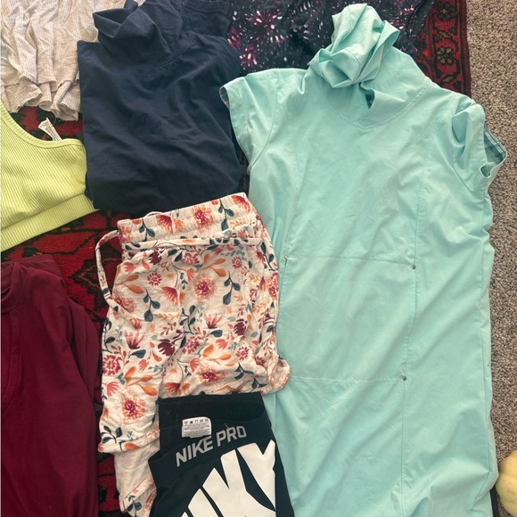 Women's size L bundle - Picture 3 of 5